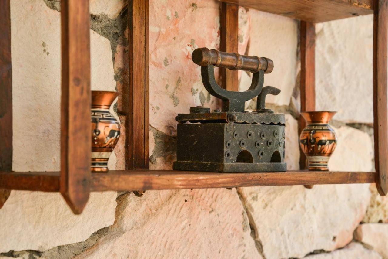 Emilia'S Little Farmhouses Agioi Anargyroi (Milos) Exterior foto