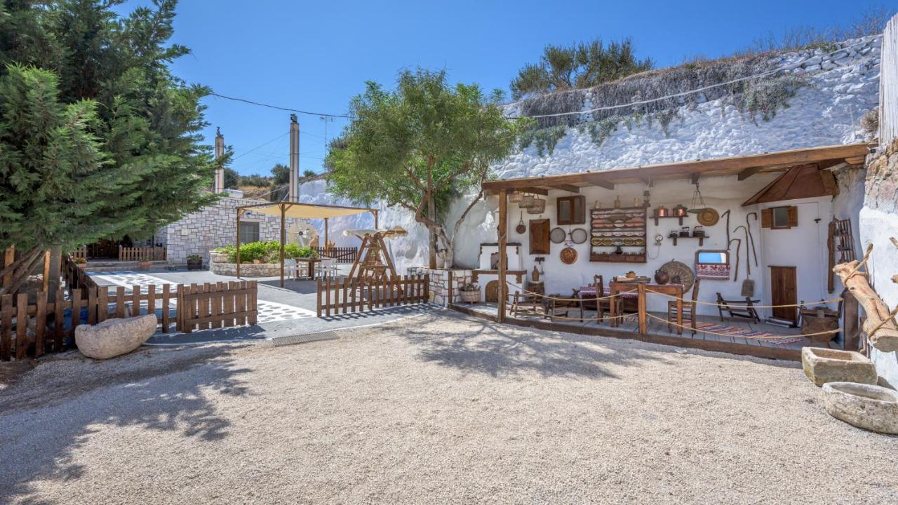Emilia'S Little Farmhouses Agioi Anargyroi (Milos) Exterior foto