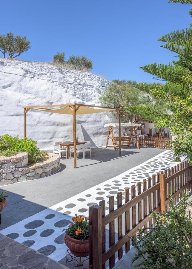 Emilia'S Little Farmhouses Agioi Anargyroi (Milos) Exterior foto